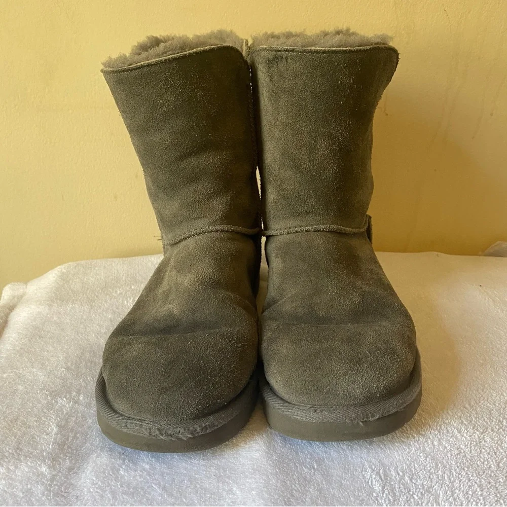 Women’s Gray Marciela Ugg Winter Boots Size 8 With Buttons